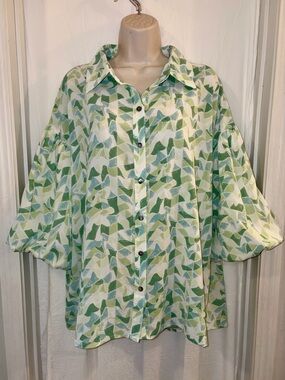 entro Green and White Abstract Print Button-Down Blouse